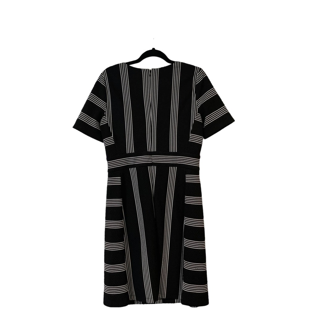 White House Black Market Short Sleeve  Black and White Dress Size 10